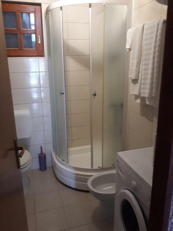 Apartman Grospic 2 Чезарица Экстерьер фото